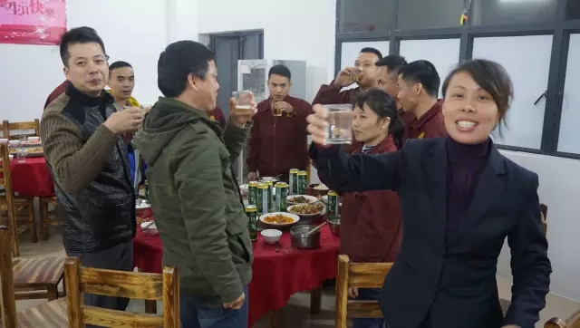 佳肴洋溢歡慶，蛋糕分享甜蜜??！富軒第四季員工生日會感恩來襲......