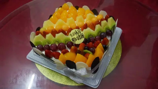 佳肴洋溢歡慶，蛋糕分享甜蜜??！富軒第四季員工生日會感恩來襲......